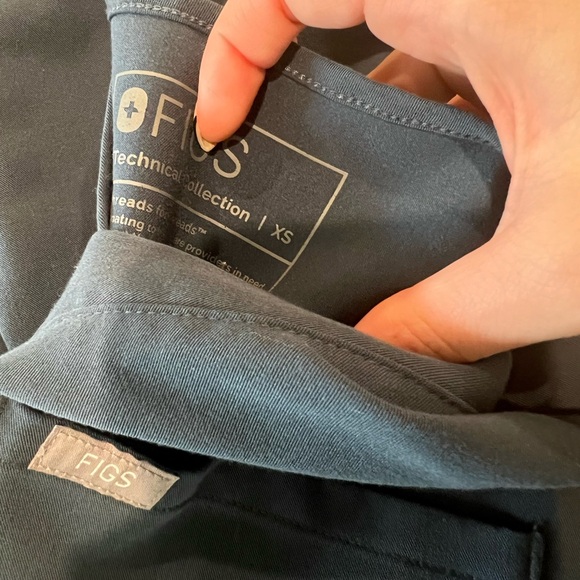 Figs Dark Harbor Scrub Set - Picture 3 of 4